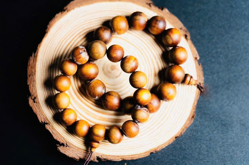 Sacred Root | Vietnamese Aromatic Wood Bracelet – 14mm