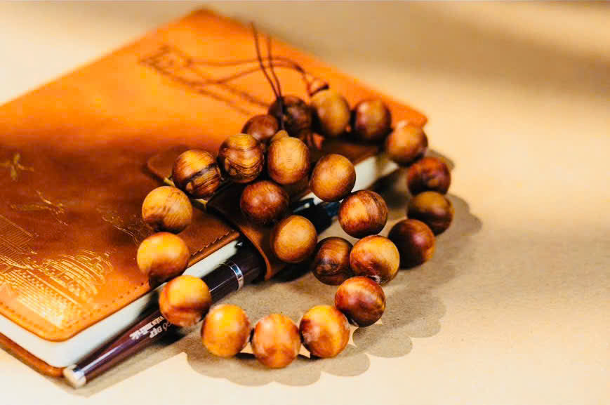 Sacred Root | Vietnamese Aromatic Wood Bracelet – 18mm