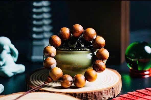 Sacred Root | Vietnamese Aromatic Wood Bracelet – 18mm