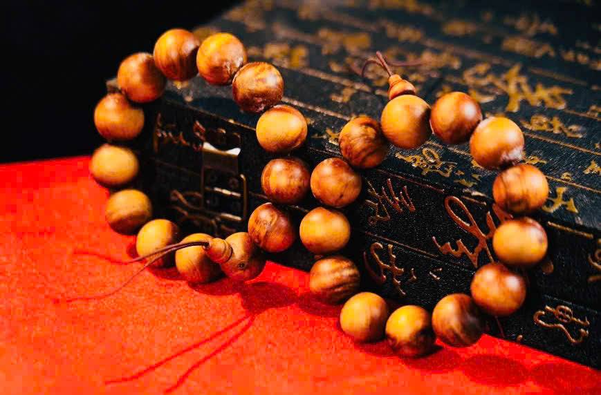 Sacred Root | Vietnamese Aromatic Wood Bracelet – 18mm