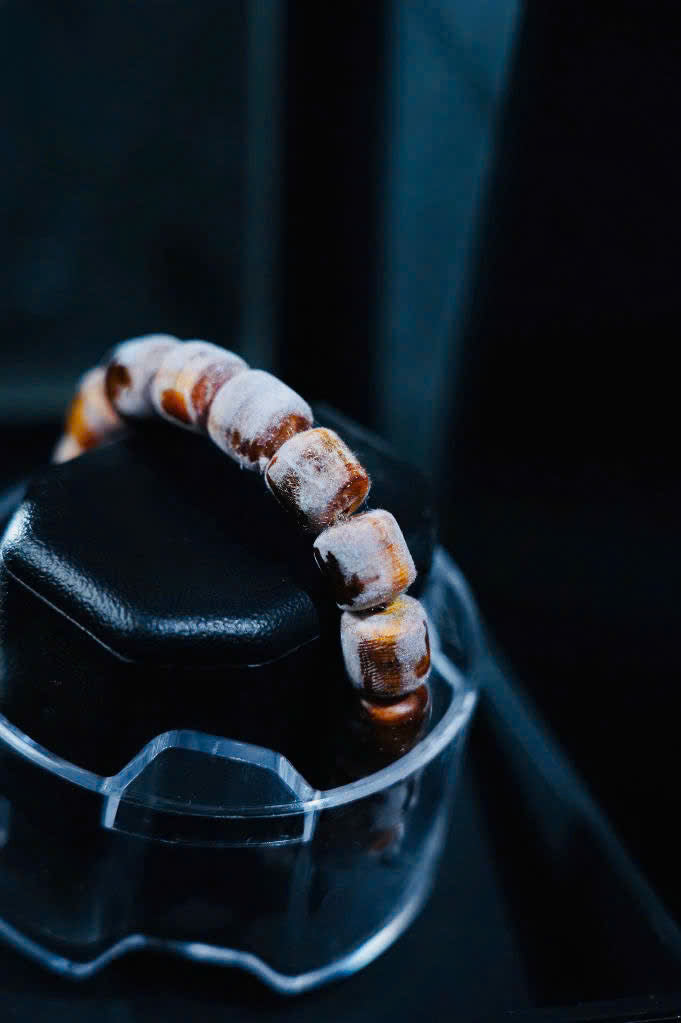 Silent Curve | 12mm Premium Cocoon Beads