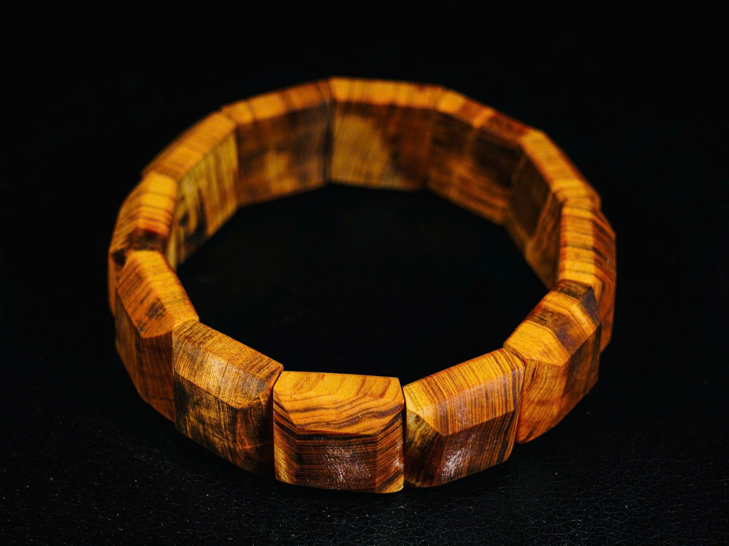 Edge 18 | 18mm Flat Cupressus Bracelet
