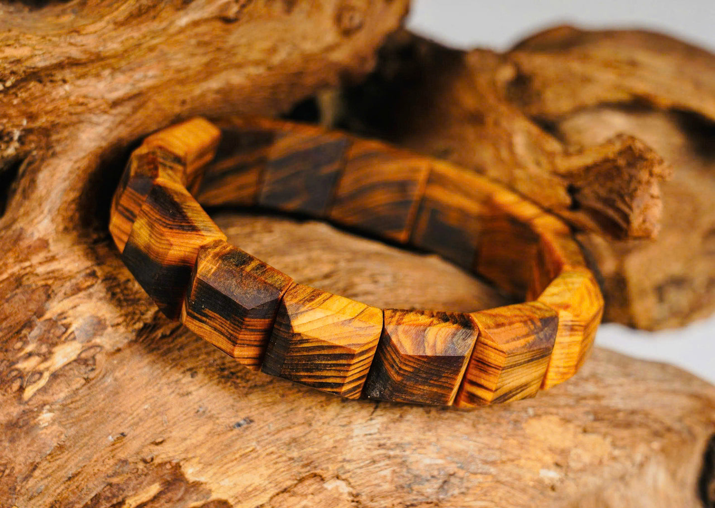 Edge 18 | 18mm Flat Cupressus Bracelet